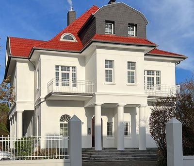 Weiße Villa Hilden Außenansicht